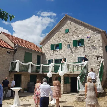 Zdravko Eco Village *